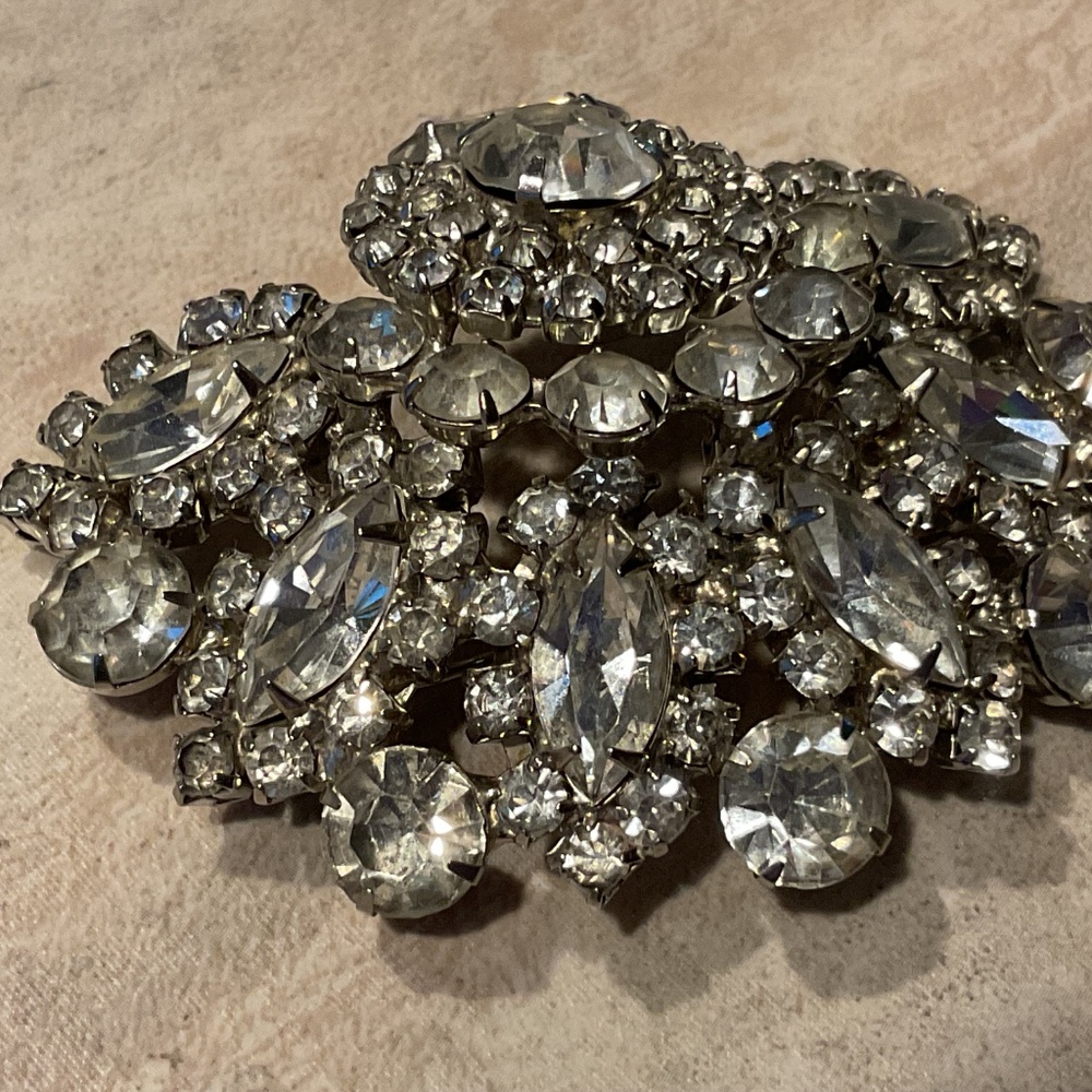 Garne  Rhinestone Brooch silvertone signed 3” across vintage - Picture 3 of 11